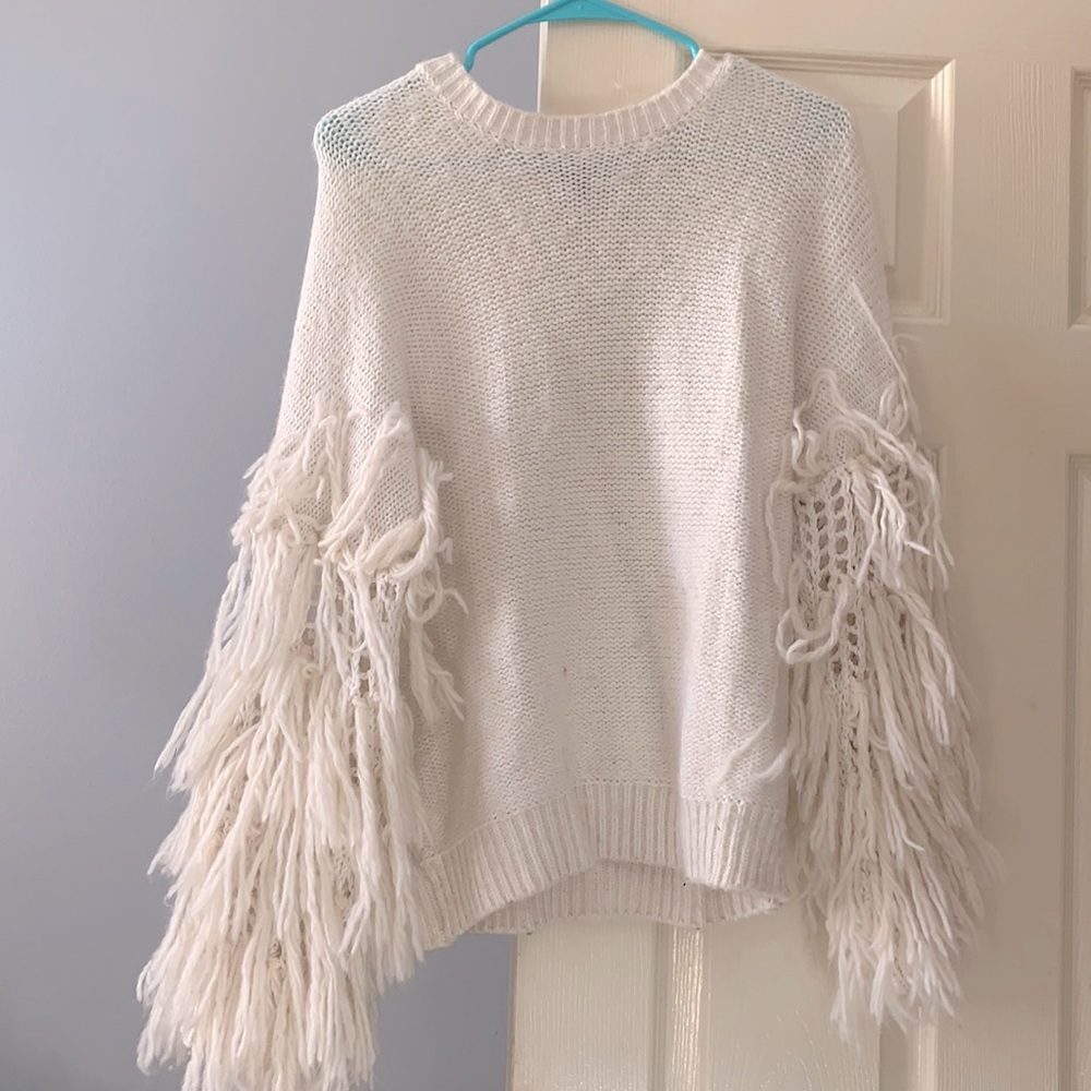 Warm and cuddly Forever 21 white sweater - Size S